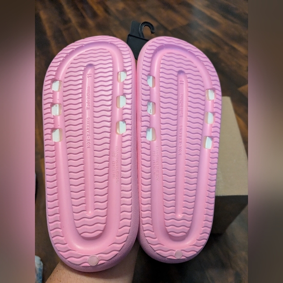 Hello Kitty Sandals - Picture 6 of 8